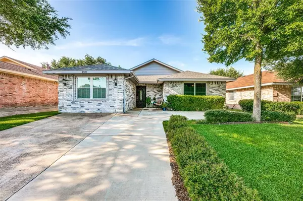 4526 Bessie Drive, Dallas, TX 75211