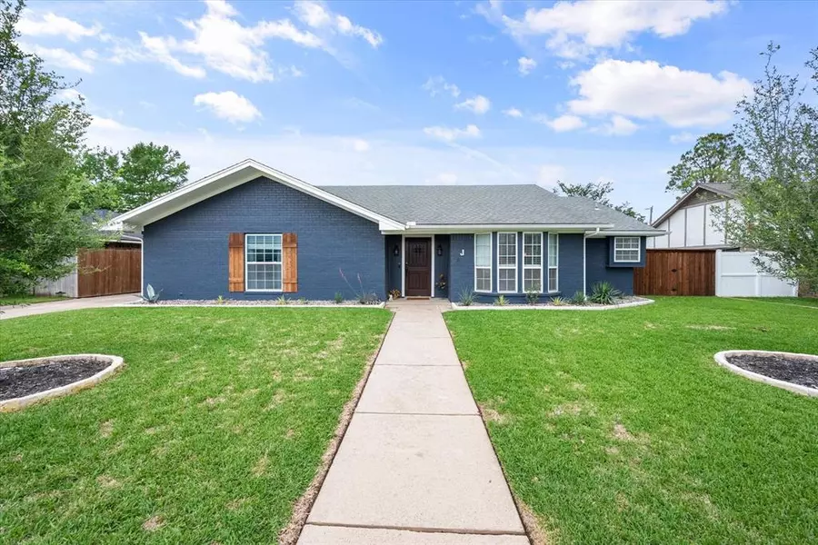 4702 Lake Park Drive, Arlington, TX 76016