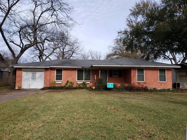 112 Oak Drive, Terrell, TX 75160