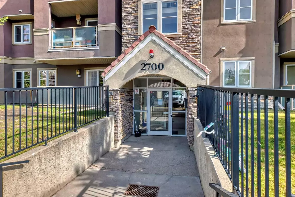 Calgary, AB T3A 3Y5,2712 Edenwold HTS NW #12