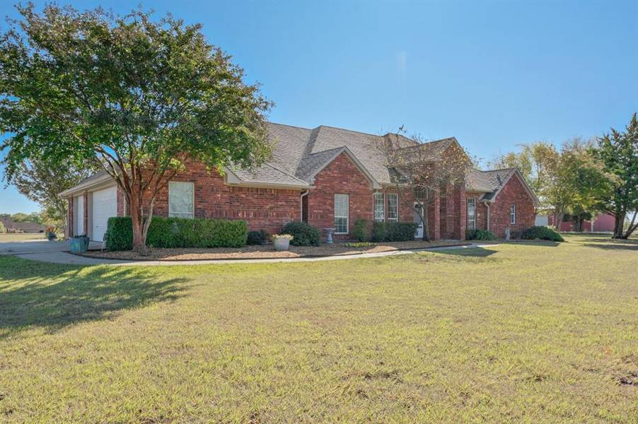 547 County Road 4445, Trenton, TX 75490