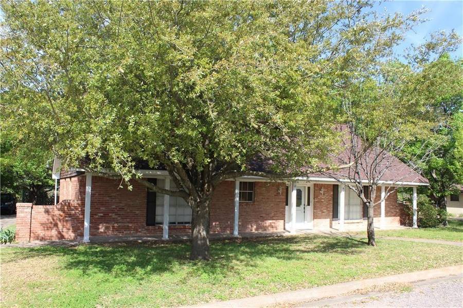 816 Nob Hill Lane, Wolfe City, TX 75496