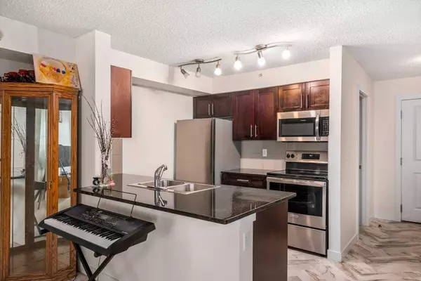 Calgary, AB T2X 2B9,81 Legacy BLVD SE #1426