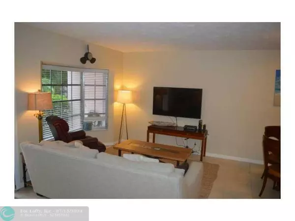 Delray Beach, FL 33483,1108 Ocean Ter  #103