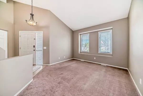 Calgary, AB T3J 2A4,115 Castledale WAY NE