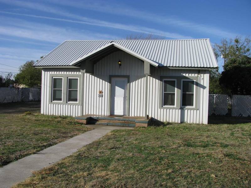 905 Hutchings Street, Goldthwaite, TX 76844