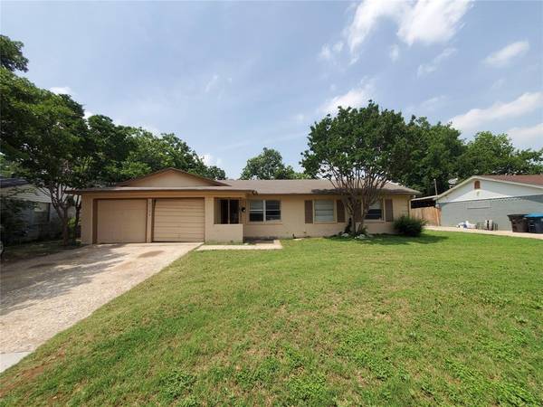 4724 Everest Drive, Fort Worth, TX 76132