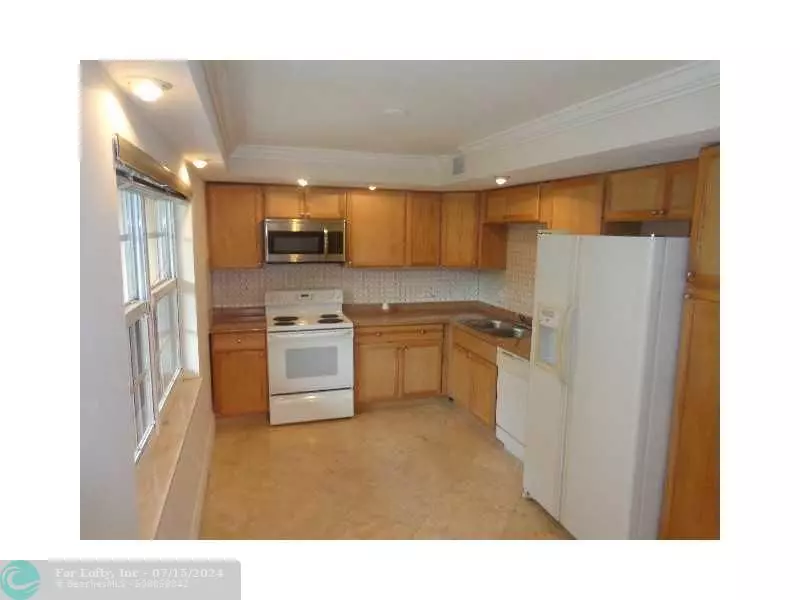 Pompano Beach, FL 33069,4280 Oaks Ter  #205