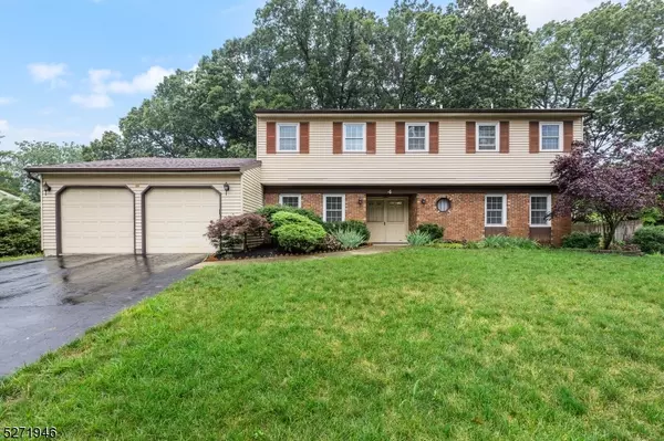 4 Brantford Ct, Marlboro Twp., NJ 07746