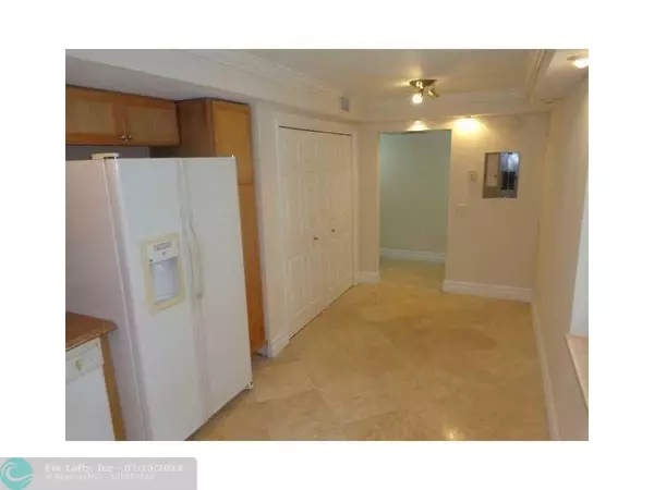 Pompano Beach, FL 33069,4280 Oaks Ter  #205