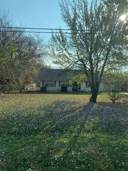 704 W Bells Boulevard, Bells, TX 75414