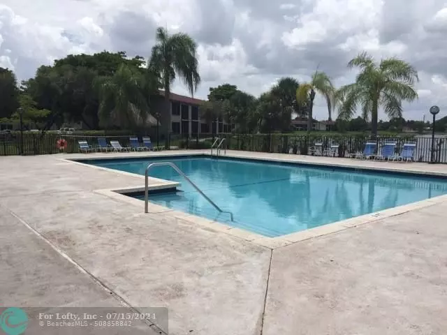 210 Lake Pointe Dr  #201, Oakland Park, FL 33309