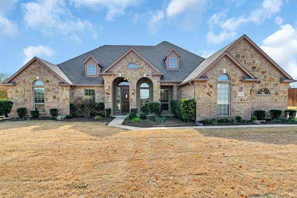 8260 St Johns Drive, Midlothian, TX 76065