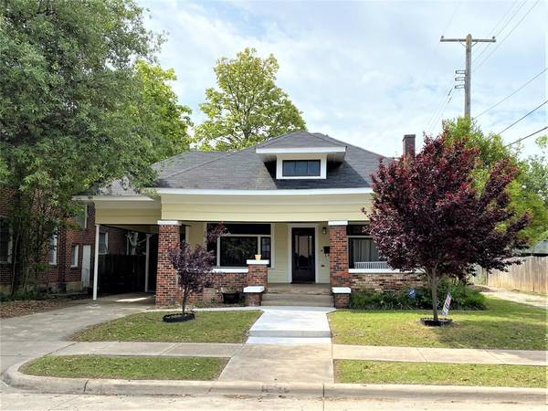 721 W Powell Avenue, Fort Worth, TX 76110