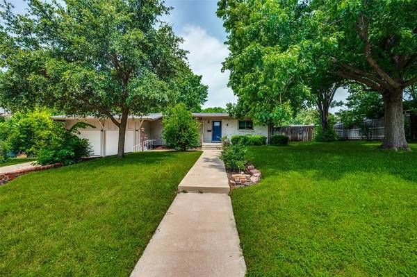 6904 Standering Road, Fort Worth, TX 76116