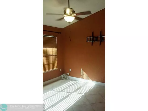 Pembroke Pines, FL 33026,10311 Oleander Ct  #10311