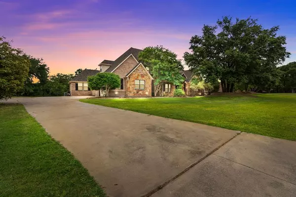 7348 Brady Oaks Drive, Fort Worth, TX 76135