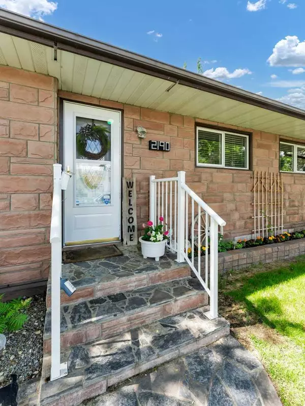 Medicine Hat, AB T1C1J7,2190 Hawke CRES NE