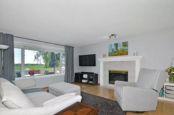 Calgary, AB T2X 3L6,68 Chaparral CRES SE