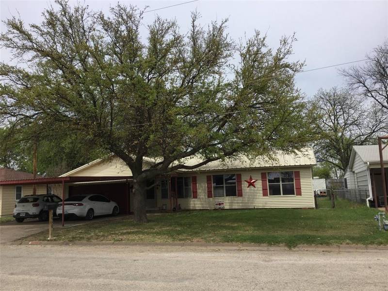 1010 W Hamilton, Olney, TX 76374