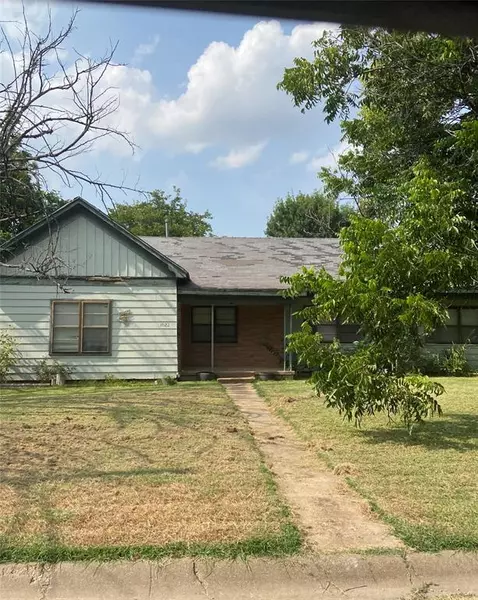 1022 Hamilton, Olney, TX 76374