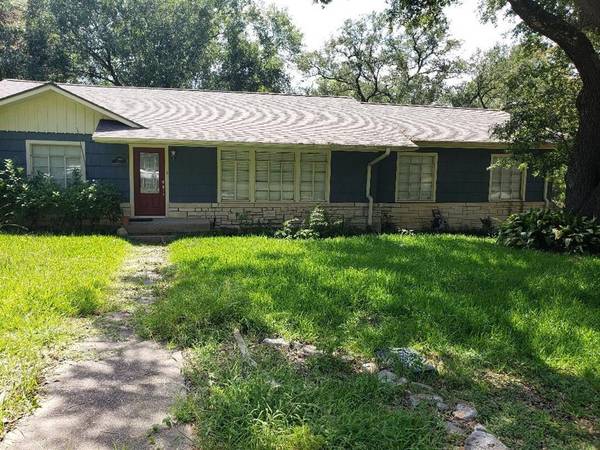 1904 Avenue P, Huntsville, TX 77340