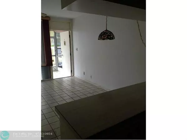 Lauderdale By The Sea, FL 33308,4630 Poinciana St  #1J