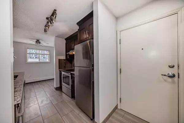 Calgary, AB T2E 0B3,431 1 AVE NE #301