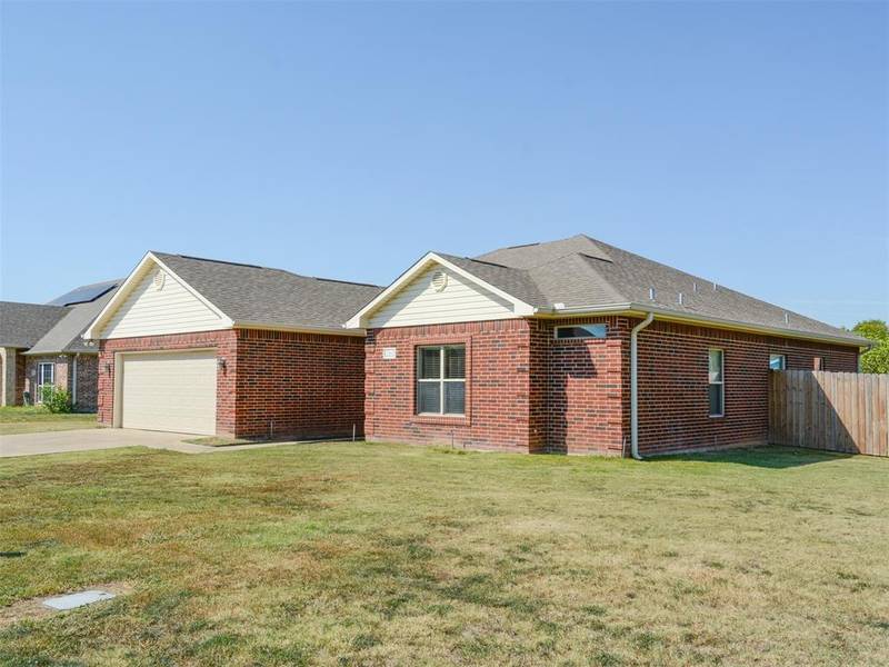 304 W McAfee Street, Mabank, TX 75147