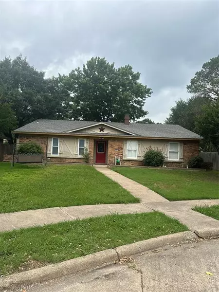 936 Meadowdale Circle, Garland, TX 75043