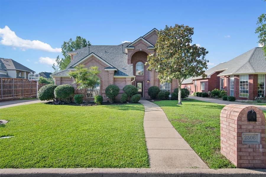 2506 Thoroughbred Ln. Thoroughbred, Mansfield, TX 76063