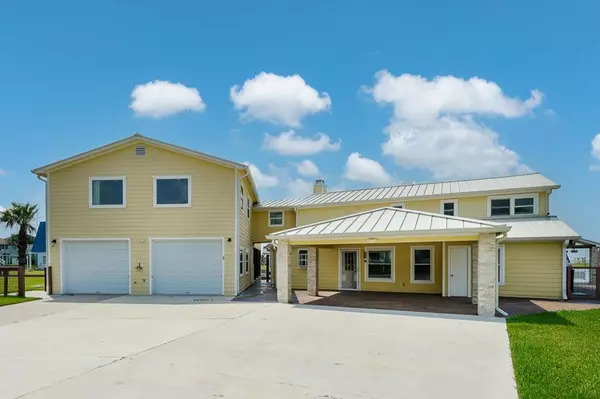 6 Neptune Dr, Rockport, TX 78382