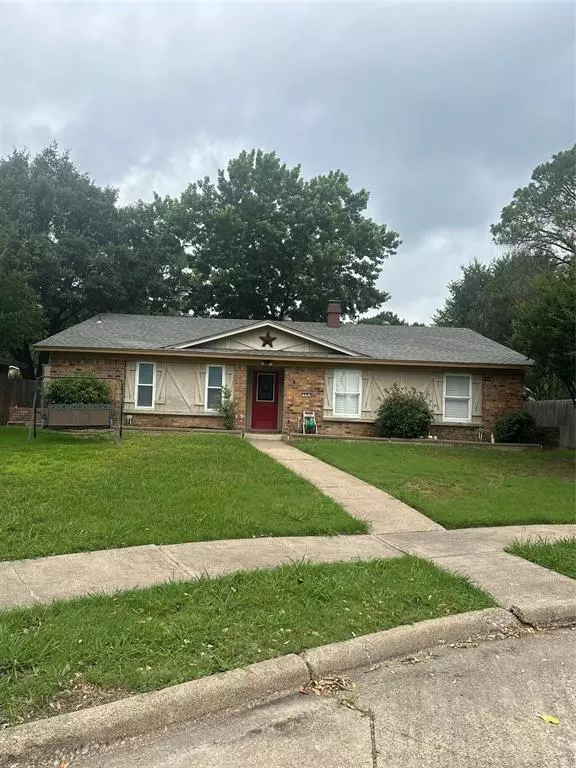 936 Meadowdale Circle, Garland, TX 75043