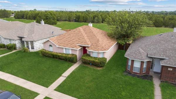 1037 Glencrest Drive, Cedar Hill, TX 75104