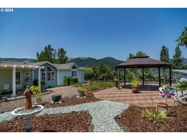 Myrtle Creek, OR 97457,205 LUKE CT