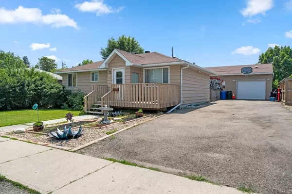 Calgary, AB T3B 1Y1,8319 44 AVE NW