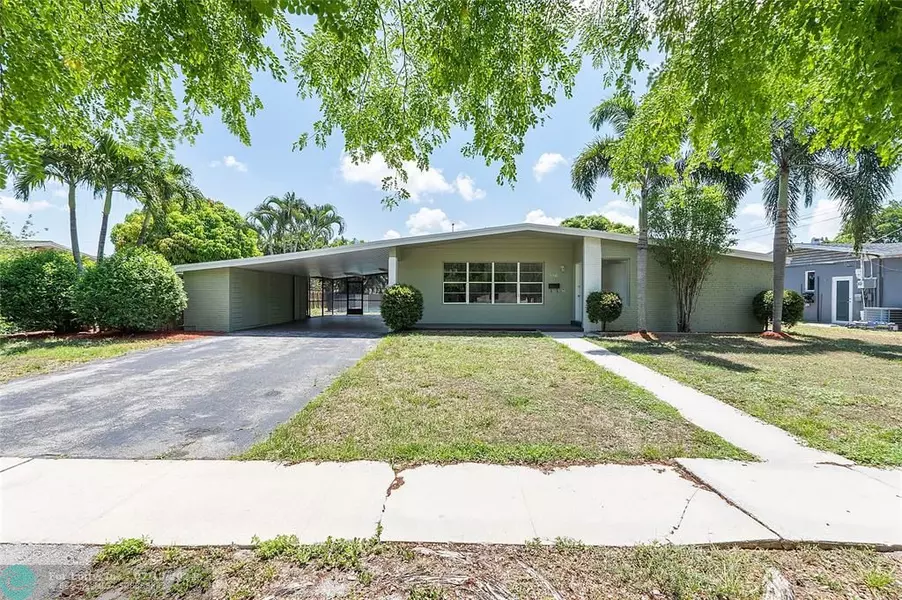 886 E Acre Dr, Plantation, FL 33317