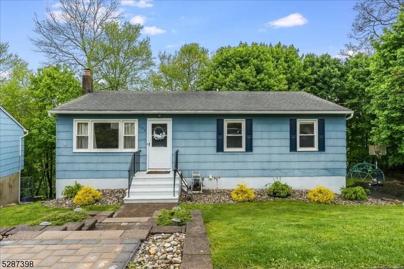 103 Winding Hill Rd, Hopatcong Boro, NJ 07843