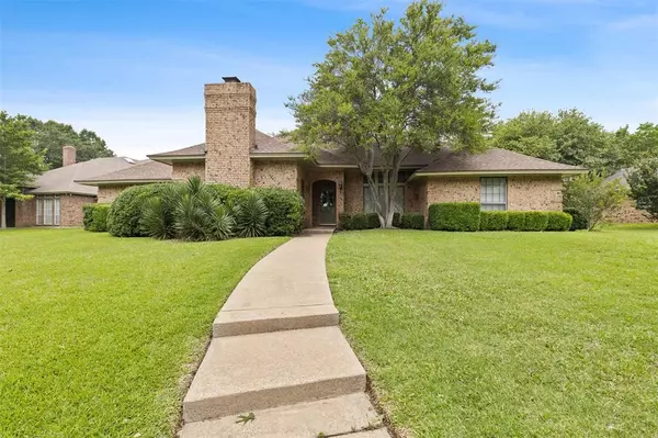 7104 Bettis Drive, Fort Worth, TX 76133