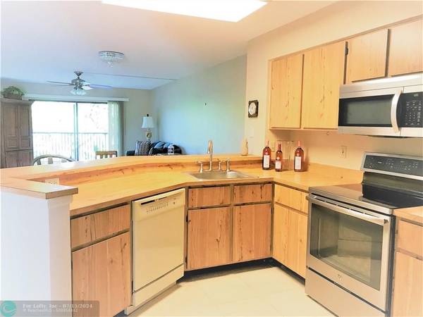 Pompano Beach, FL 33069,2215 Cypress Island Dr  #305