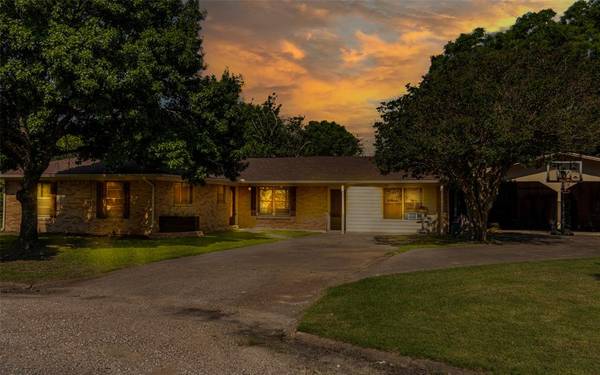 511 W Highland Drive, Whitewright, TX 75491