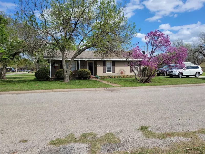 707 W Bloodworth, Olney, TX 76374