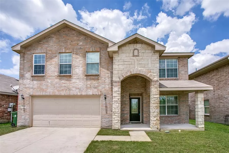 2221 Splendor Court, Arlington, TX 76010