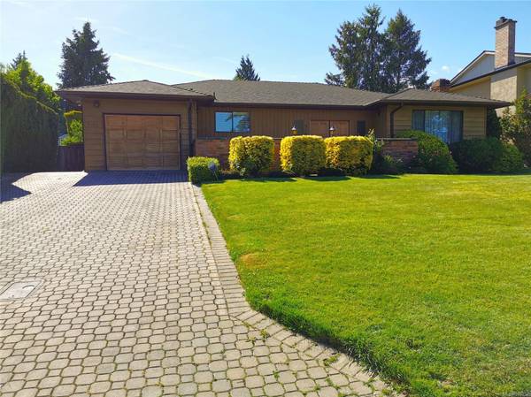 Central Saanich, BC V8M 1M4,7194 Skyline Cres