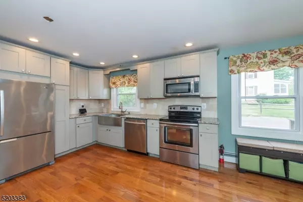 2 Palmer St, Newton Town, NJ 07860