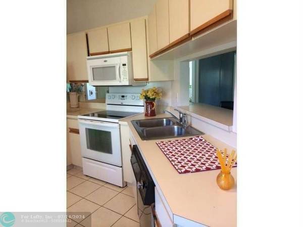 Plantation, FL 33324,9088 Vineyard Lake Dr  #9088