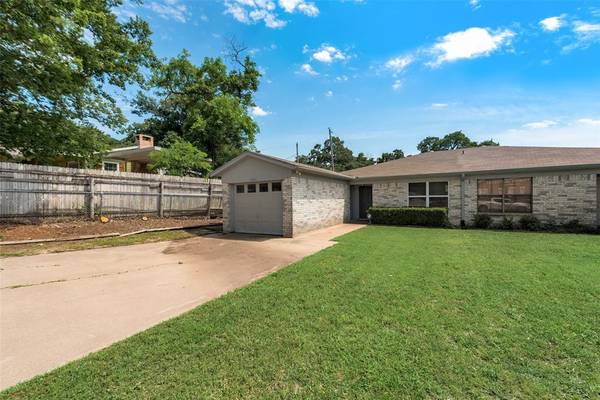 406 Inwood Road, Azle, TX 76020