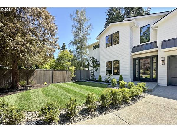 Lake Oswego, OR 97034,1960 MAPLELEAF RD