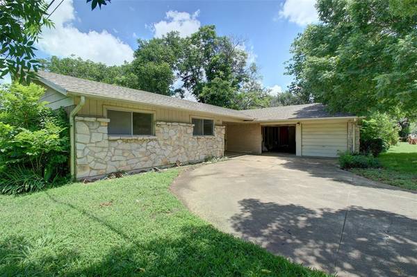 1214 Tanglewood Drive,  Cleburne,  TX 76033