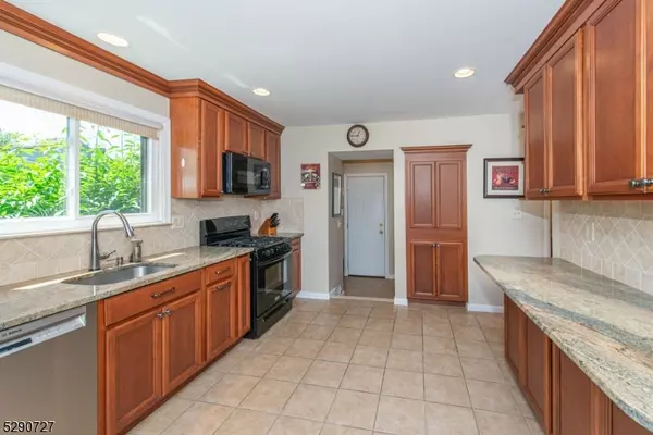 Bernards Twp., NJ 07920,21 Chestnut Ct